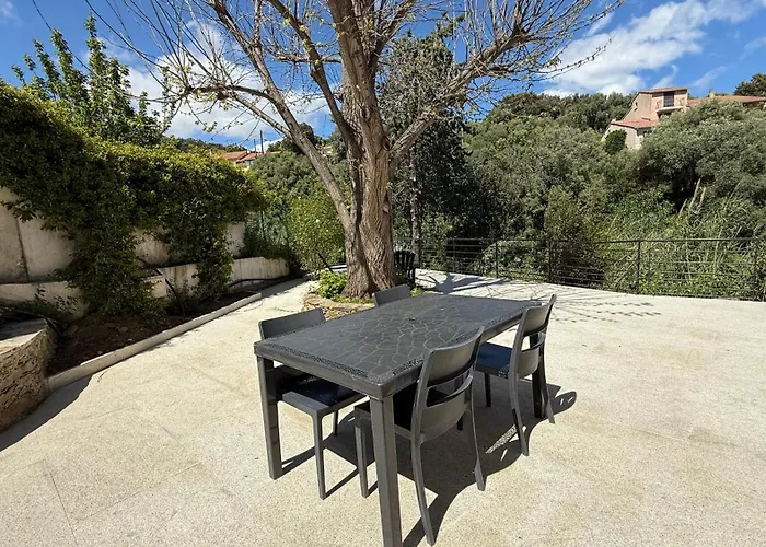 A CASA CORBAIA 2 pièces 40 m2 Chambre, salon, cuisine, jardin privatif, parking proche centre ville et mer